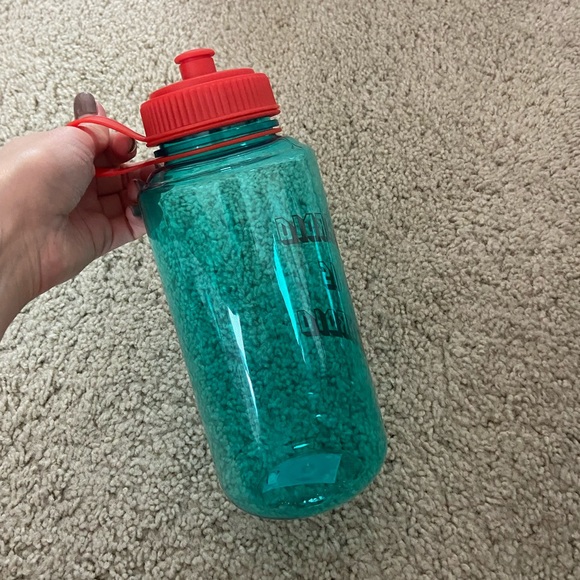 Francescas Turquoise Easy Sip Hydration Bottle Cardio is Hardio Water 34 Oz. - Picture 4 of 8